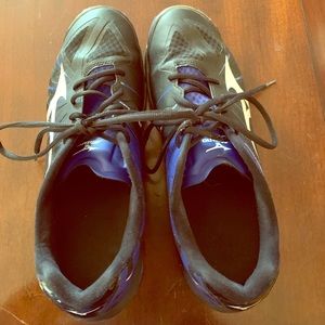 Women’s 11 Mizuno Wave Lightening Volleyball Shoes